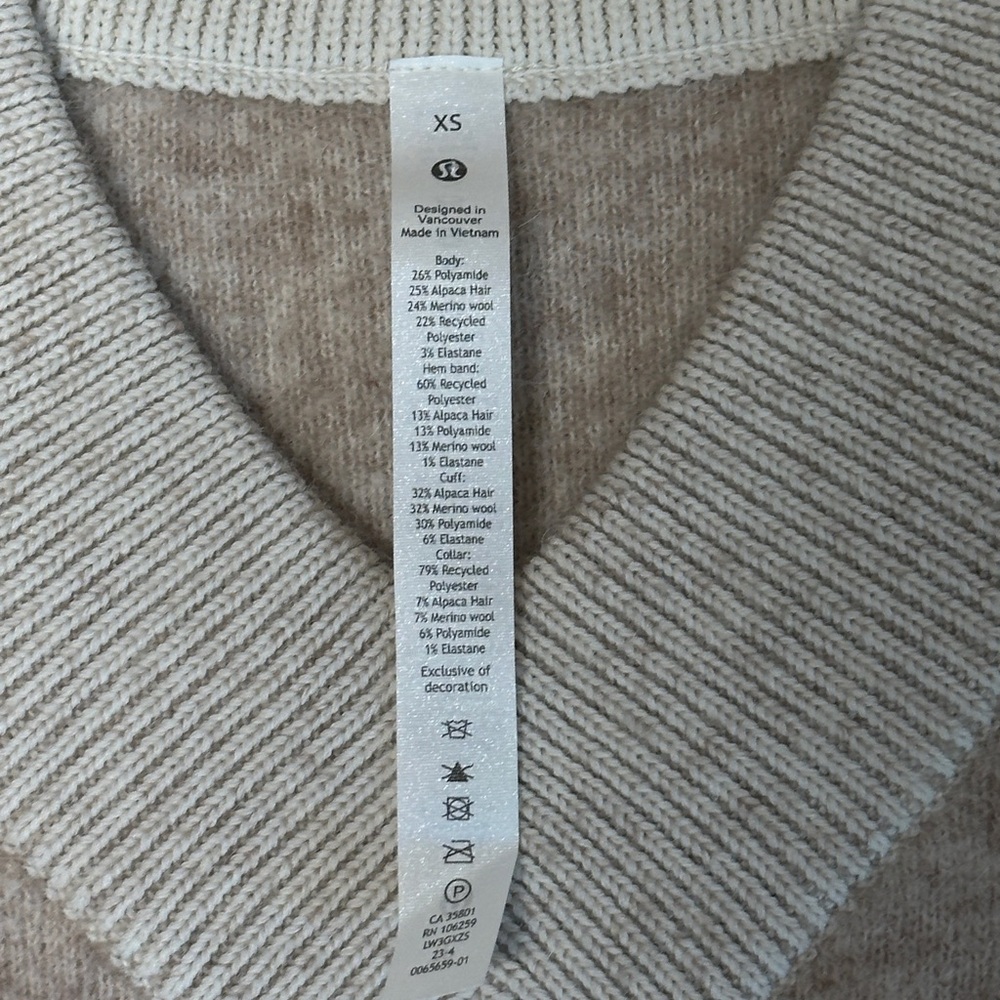 NWOT Beige V-Neck Lululemon alpaca & Moreno Wool blend knit Sweater. Size XS. - Picture 4 of 8